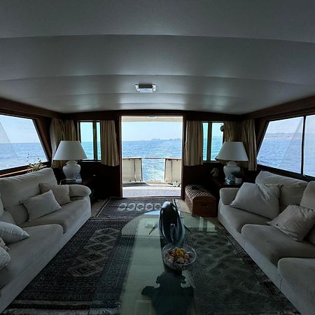 Hotel Yacht Our Alissa Сан-Адриан-де-Бесос Экстерьер фото