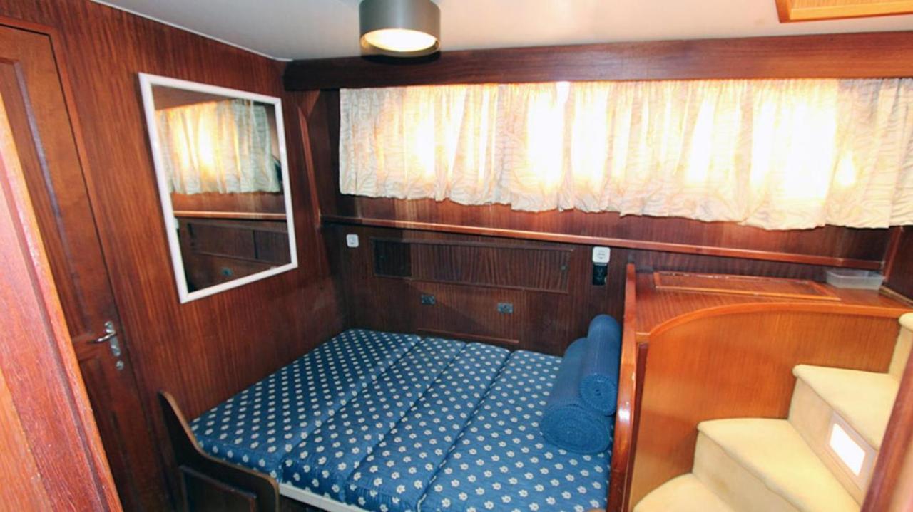 Hotel Yacht Our Alissa Сан-Адриан-де-Бесос Экстерьер фото